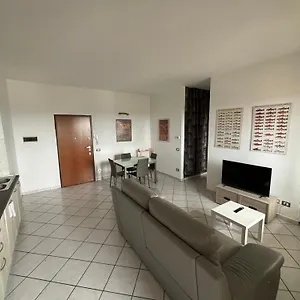 appartamento-al-grattacielo.emilia-romagnahotels.net/